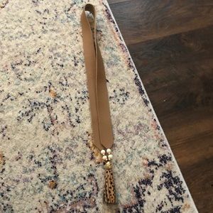 Tassel necklace with wide leather strap